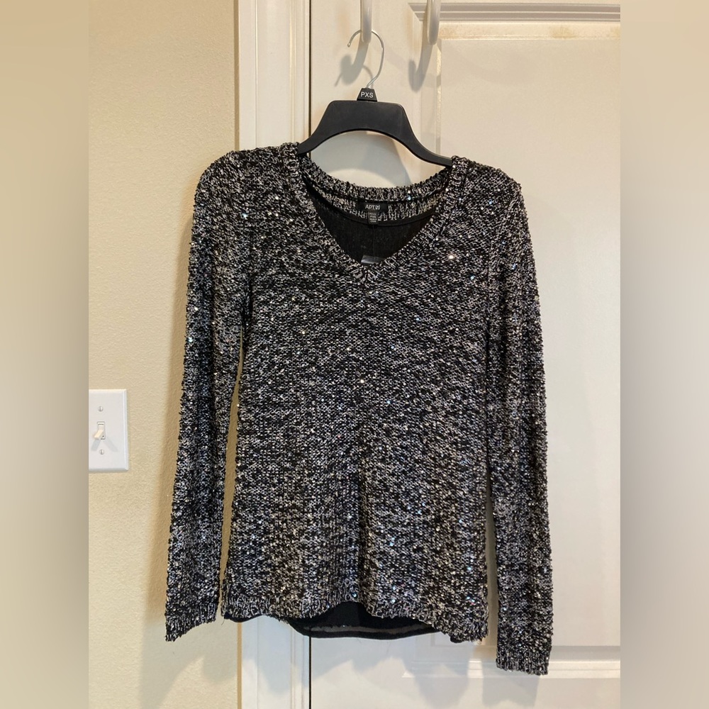 Women’s NWT Apt 9 gorgeous black sparkly top size XSP.